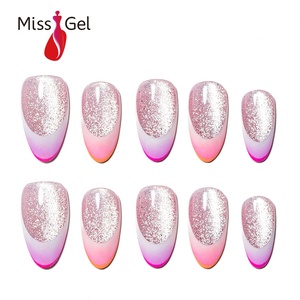 Vente en gros d'<span class=keywords><strong>ongles</strong></span> artificiels Barbiecore rose, effet œil de chat, style français, forme amande, à coller, personnalisables, avec colle - Product Image 1