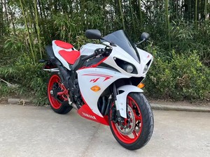 Motocicleta de Carreras <span class=keywords><strong>Yamaha</strong></span> YZF-R1 de 1000cc, de Gasolina, con Tecnología de Cigüeñal Crossplane, Aceleración Rápida, Curvas Estables - Product Image 1