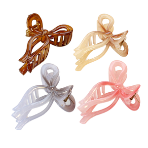 Grande pince à cheveux personnalisée pour filles, style moderne, pince à cheveux en plastique à dégradé de couleurs changeantes - Product Image 1