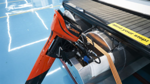 Bateau ponton sportif directement de l'usine avec coque en tube d'aluminium, pont marin et sièges lounge gris pour la pêche en lac et les loisirs - Product Image 3