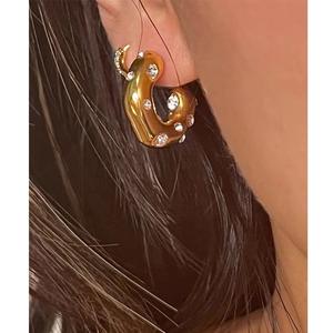 Pendientes Grandes de Zirconia en Forma de C con Detalles Dorados para Mujer, Acero Inoxidable 18K, Estilo Vintage, para Bodas y Fiestas - Product Image 1