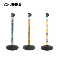 Barrière de sécurité intérieure extensible Tapis rouge Poteaux de passerelle VIP Contrôle des foules en plastique Barricade Q Manager Belt Post Stanchions