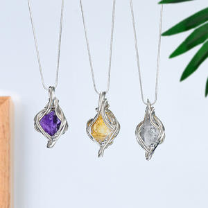 100% naturel vente chaude en gros collier en cristal naturel tombe amoureux à première vue série pendentif - Product Image 1