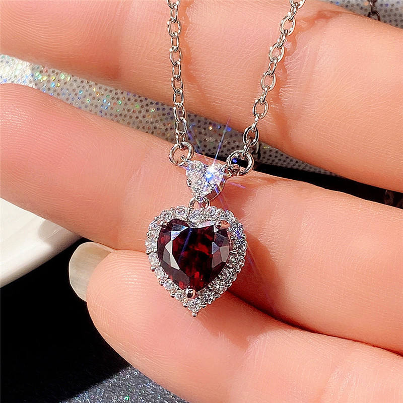 สร้อยคอสีแดง