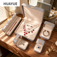 Huayue Vente en gros, boîte de rangement pour bijoux en cuir PU avec logo personnalisé, 4 couleurs au choix, boîte cadeau
