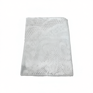 Nappe rectangulaire économique Carla Depot en dentelle, 2,5 m de long, motif floral blanc, pour usage domestique - Product Image 1