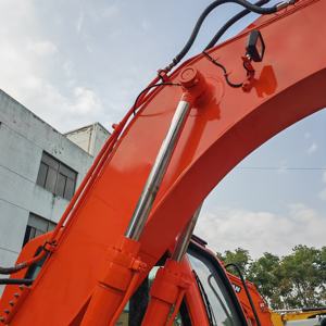 Excavadora de cadenas DOOSAN DX140LC usada de 14 toneladas en buen estado con martillo hidráulico, motor, bomba de engranajes y certificación CE - Product Image 4