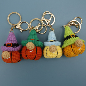Lindo Llavero de Ganchillo Amigurumi de Calabaza con Sombrero de Bruja de Halloween, Hecho a Mano, Venta al por Mayor, Colgante de Hilo Tejido con Forma de Vegetal para Bolsos, Juguete - Product Image 3