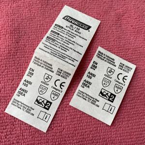 Costura Lavável Na Etiqueta De Papel Do <span class=keywords><strong>Tyvek</strong></span> Do Lado Do Vestuário, etiqueta De Cuidado Do Tecido <span class=keywords><strong>Tyvek</strong></span> Da Impressão Da Tela De Seda - Product Image 3