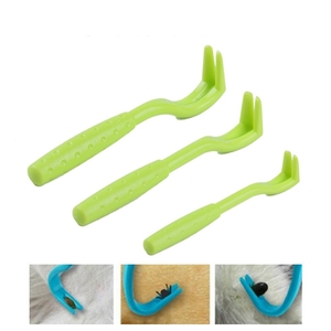 Juego de 3 Ganchos para Eliminar Garrapatas, Herramienta Segura de Plástico para Eliminar Pulgas en Perros y Gatos, Removedor de Garrapatas de Fácil Agarre para el Cuidado y Aseo de Mascotas - Product Image 1