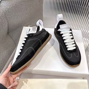 รองเท้าลำลองดีไซน์หรูคุณภาพสูง แฟชั่นสีสันตัดกัน รองเท้าพื้นเรียบ ระบายอากาศได้ดี น้ำหนักเบา ทันสมัย - Product Image 3