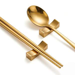 บริการผลิตตามสั่งจากโรงงาน ชุดช้อนสแตนเลสสตีลสีโรสโกลด์ด้าน สำหรับใช้ร่วมกันในงานจัดเลี้ยงหรือร้านอาหาร ดีไซน์หรูหรา - Product Image 1