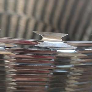 Rollo de malla de alambre de maquinilla de afeitar de seguridad comunitaria galvanizado en baño caliente Alambre de maquinilla de afeitar DE SEGURIDAD DE prisión antiescalada - Product Image 3