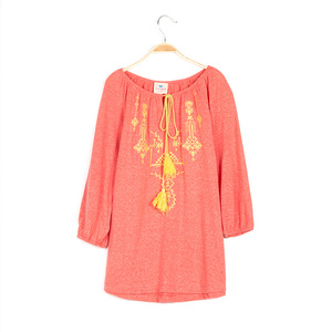 Blusa Infantil con Diseños Bordados Rumano en Color Dorado del Mercado Chino - Product Image 3
