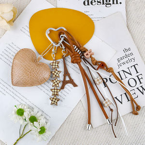 Fabrika toplu <span class=keywords><strong>Pu</strong></span> lüks deri anahtar zincirleri kumaş anahtarlık Mini sevimli Y2k çanta Charms aksesuarları çanta kızlar için anahtarlık - Product Image 2