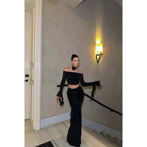 Ensembles de costumes noirs pour femmes avec détails en rose - Product Image 6