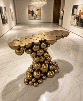 Table console en métal de luxe italienne sur mesure, table d'appoint à sphères dorées empilées