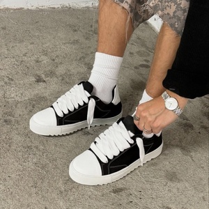 Chaussures de créateur tendance, basses, confortables et respirantes en toile, chaussures de sport classiques respirantes noires pour hommes et femmes - Product Image 1