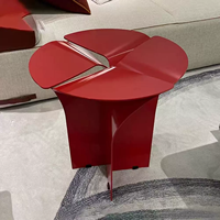 Table d'appoint moderne de luxe en métal, forme de fleur, table d'angle créative en forme de pétale, table de designer haut de gamme, décoration