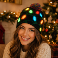 Chapeau de Père Noël lumineux à prix d'usine, bonnet court en tricot LED avec pompon pour enfant et adulte, idéal pour les fournitures de fête de Noël