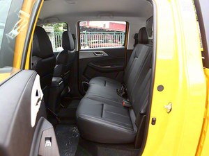Pick-up diesel 2WD automatique <span class=keywords><strong>JMC</strong></span> Yuhu 7 2.0T Turbo 2022 |   Volant à gauche, pneus R17, galerie de toit métallique, sièges en tissu, intérieur foncé - Product Image 4