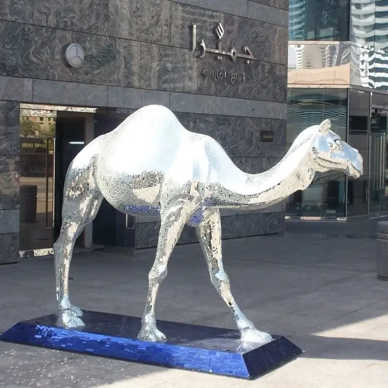 Grande sculpture moderne d'animaux en métal de chameau d'acier inoxydable pour la décoration extérieure