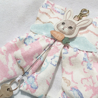 Porte-clés brodé mignon de haute qualité en métal et cuir PU, mini-breloque de sac personnalisée pour les fêtes