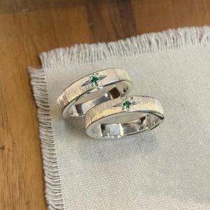 Anillo de Halo de Estrella Abierta de Plata de Ley S925 con Incrustaciones de Circonita Verde Oscuro, Diseño de Anillo Cepillado para Mujeres Estrelladas, Certificado IGI - Product Image 3