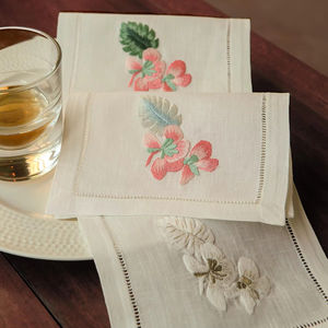 Serviette de cocktail en lin Orchid Bloom |   Serviette de table réutilisable en lin 100% naturel, écologique et de qualité supérieure - Product Image 1