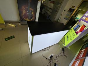 طاولة عرض مخصصة للمتاحف متاحة في المخزون، طاولة عرض ذات بنية متينة - Product Image 5