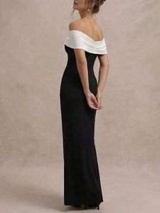 Vestido Maxi de Gasa con Hombros Descubiertos, Bloques de Color Blanco y Negro, Cintura Natural, Ajustado, Elegante, para Fiestas y Clubes - Product Image 4
