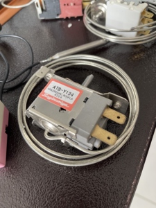 Thermostat capillaire réglable pour réfrigérateur, interrupteur <span class=keywords><strong>de</strong></span> contrôle <span class=keywords><strong>de</strong></span> température pour pièces <span class=keywords><strong>d</strong></span>'appareils <span class=keywords><strong>de</strong></span> réfrigération et <span class=keywords><strong>de</strong></span> congélation - Product Image 1