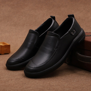 Mocassins en cuir véritable pour hommes, bout rond, à enfiler, confortables, toutes saisons, semelle extérieure en caoutchouc, semelle intermédiaire en EVA, doublure textile, couleur unie - Product Image 2