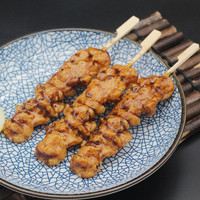 Aliments de simulation : Barbecue japonais au charbon de bois, croquettes de gluten croustillantes, modèle de nouilles de poulet de Nagoya, haute simulation pour vitrine
