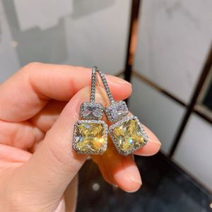 Conjunto de Joyería de Moda Ecológica con Colgante de Cobre con Zirconia Cúbica Corte Princesa y Baño de Oro para Boda, y Pendientes Geométricos - Product Image 4