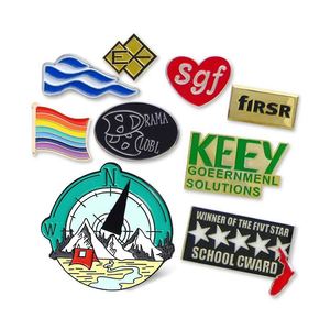 Broche de metal con forma de rompecabezas colorido, pin esmaltado con serigrafía, insignia temática de anime para coser y decorar. - Product Image 3