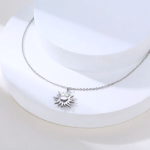 Collar con colgante de explosión de Sol de acero inoxidable, gargantilla de cadena de eslabones con cara sonriente texturizada, joyería Unisex de moda Sun Moon - Product Image 4