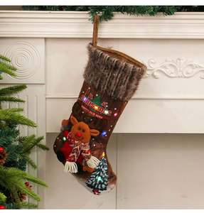 Chaussettes de Noël marron avec lumières LED, décoratives pour cheminée, sacs cadeaux pour enfants, 24x46cm, en polyester - Product Image 3