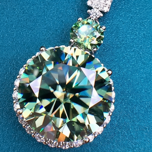 Collier pendentif en moissanite 925, diamant en moissanite argenté, 16 carats, bleu vert, taille ronde, deux pierres, halo subtil - Product Image 1