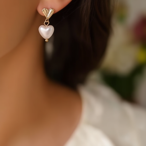 Boucles d'oreilles pendantes en forme de cœur avec fausses perles plaquées or pour femmes, à porter au quotidien - Product Image 5