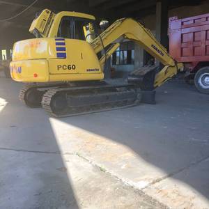 Miniexcavadora Komatsu PC60 2018 en buen estado, usada en Japón, peso operativo de 6T, capacidad de la cucharilla de 0.25m, incluye motor y bomba. - Product Image 3