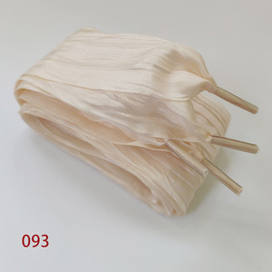 <span class=keywords><strong>Lacci</strong></span> piatti <span class=keywords><strong>eleganti</strong></span> in chiffon con volant larghi 5 cm all'ingrosso <span class=keywords><strong>per</strong></span> sneakers casual in tela e <span class=keywords><strong>scarpe</strong></span> in raso di cotone - Product Image 3