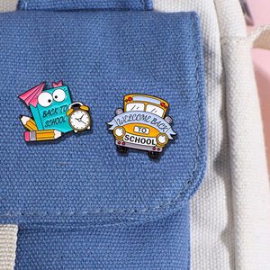 Sming pins là bạn đã sẵn sàng men Pin cuốn sách Đồng hồ báo thức xe buýt trường học hợp kim ve áo huy hiệu bút chì ngày của giáo viên Trâm tùy chỉnh - Product Image 3