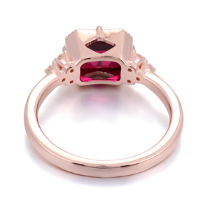 Anello in oro rosa da laboratorio <span class=keywords><strong>con</strong></span> taglio smeraldo di pietre preziose coltivate da laboratorio 2ct 10K <span class=keywords><strong>con</strong></span> rubino <span class=keywords><strong>e</strong></span> quattro artigli che fissano il certificato di GRC Unisex - Product Image 3