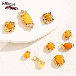 Cuentas colgantes ovaladas de ámbar de Nantong con incrustaciones de cobre de 18k, accesorios de joyería DIY para la fabricación de collares - Product Image 4