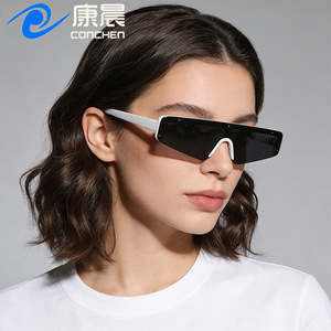 Lunettes de soleil triangulaires exclusives transfrontalières à monture étroite pour femmes, roses, sans monture, protection UV400, monture PC, pare-soleil de classe 2 - Product Image 4