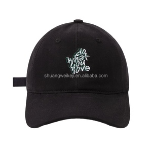 Casquettes de sport à 6 panneaux personnalisées avec logo de marque privée par transfert thermique, casquette ajustable avec patchs en PVC brodés - Product Image 1