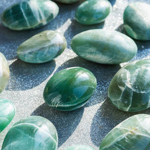 Groothandel Gegraveerde Ronde Natuurlijke Groene Maansteen Kristal Palmstenen voor Healing en Spirituele Energie - Product Image 4