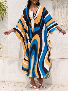 Robe de plage européenne et américaine avec un imprimé audacieux, grande taille, adaptée aux vacances à la plage, plusieurs couleurs - Product Image 3