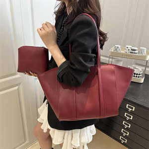 Nuevo bolso de hombro minimalista de piel sintética de color sólido, bolso tote de moda con estilo único. - Product Image 3